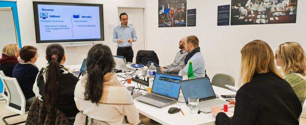 photo de l'atelier financement de projet entrepreneurial avec l'intervenant Justin Dammann et l'ensemble des entrepreneurs incubés présents