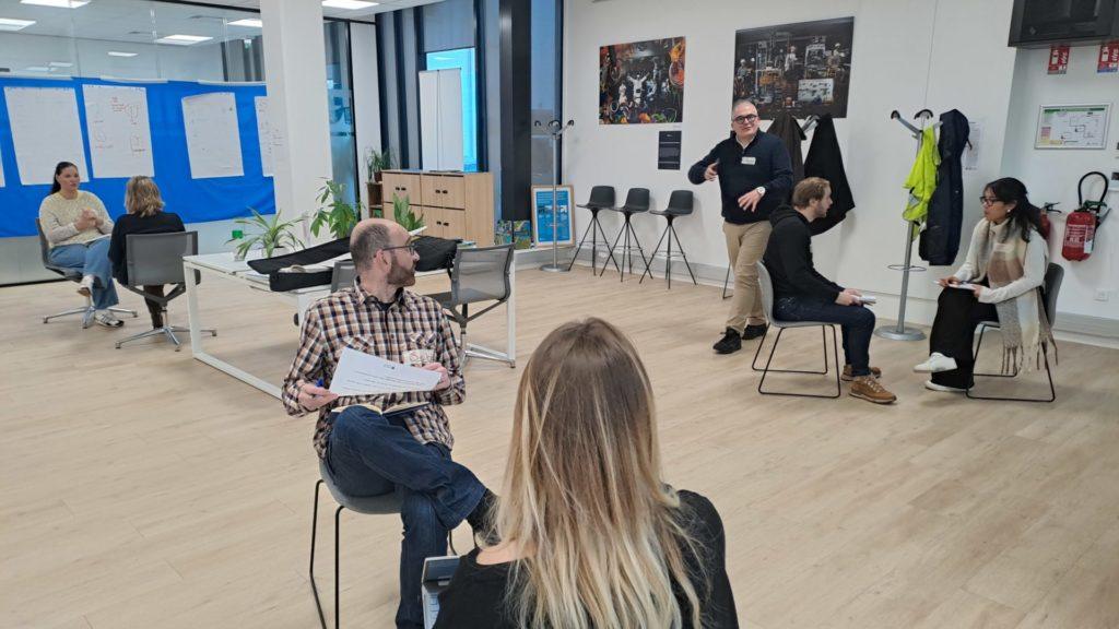 Intervenant et participants de l'atelier de formation Entrepreneur facilitateur