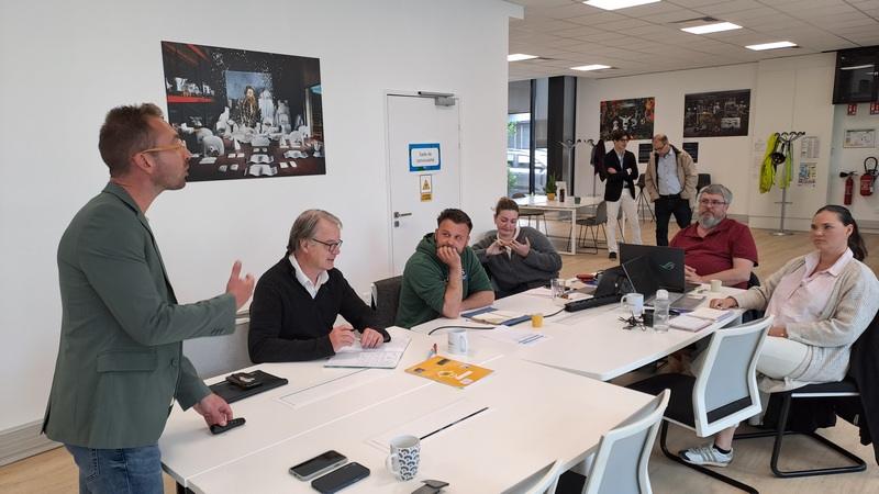 Intervenant et participants de l'atelier de formation sur l'IA générative au service de l'entrepreneur